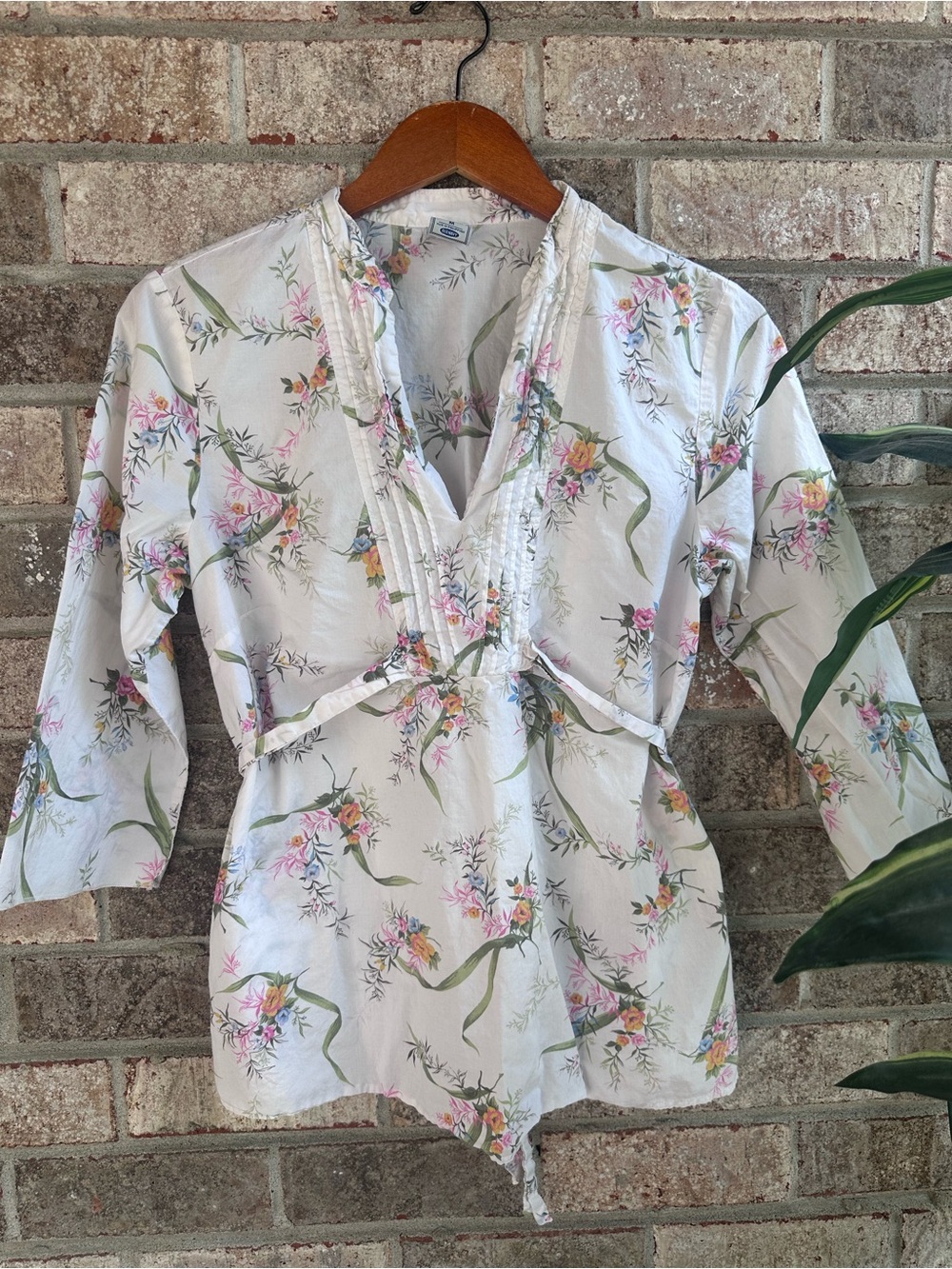Old Navy Maternity White Floral Pintuck Tie-Front Tunic medium